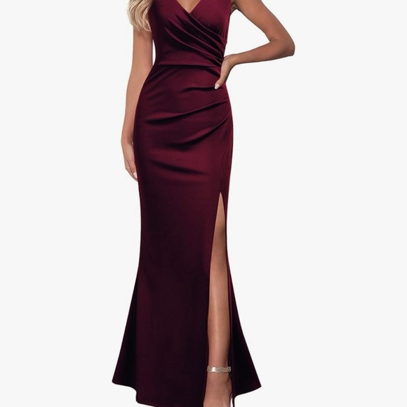 Woosea Dresses & Skirts - Elegant Burgundy Evening Gown